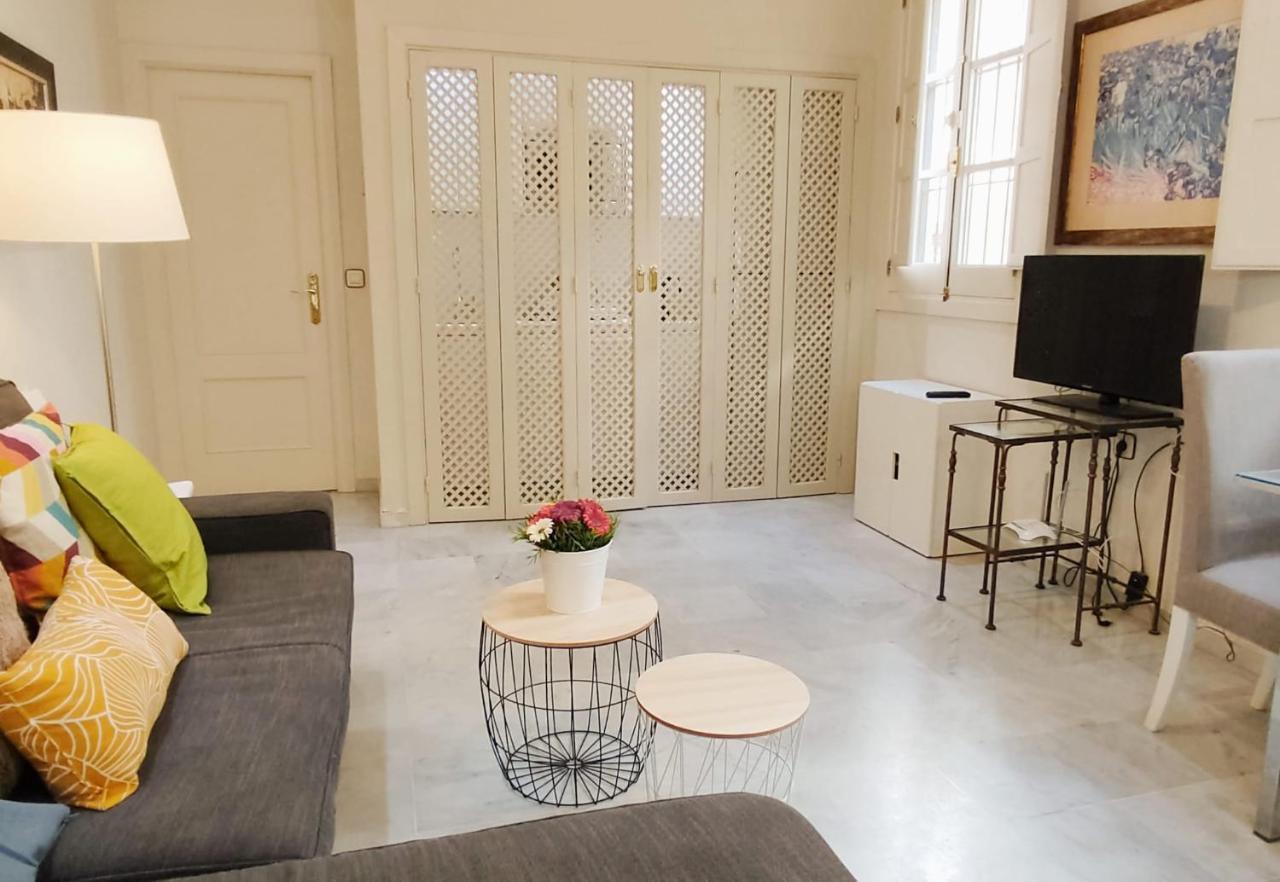 Homeyseville-Bright Apartment At Santa Cruz 4 Pax, Parking Optional Luaran gambar