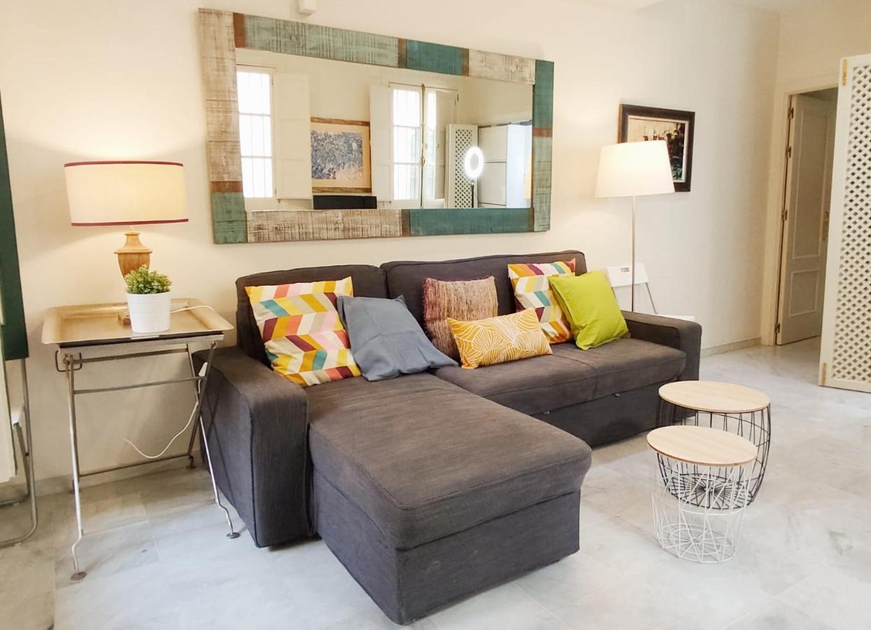 Homeyseville-Bright Apartment At Santa Cruz 4 Pax, Parking Optional Luaran gambar