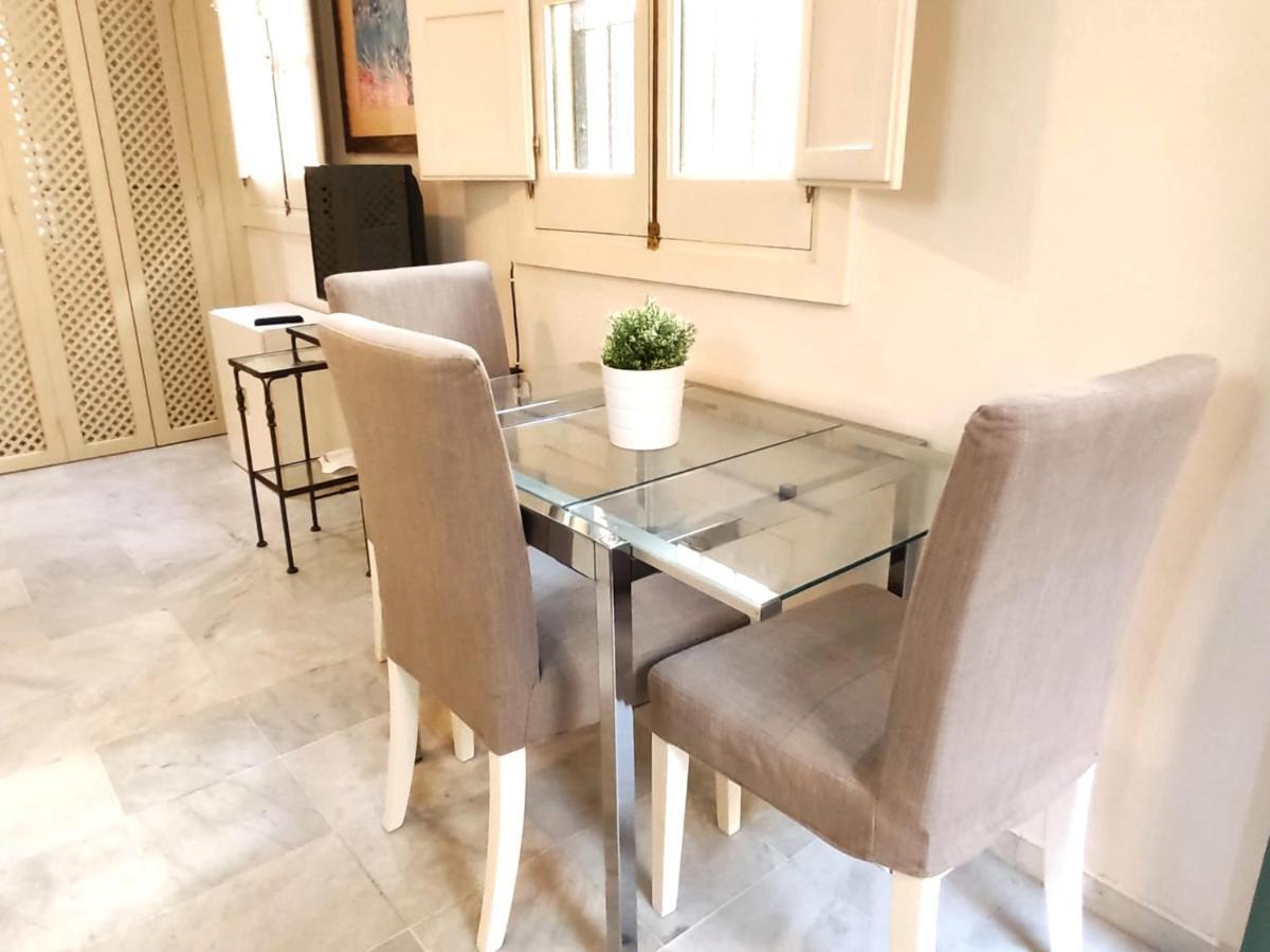 Homeyseville-Bright Apartment At Santa Cruz 4 Pax, Parking Optional Luaran gambar