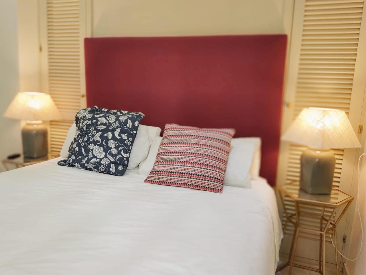 Homeyseville-Bright Apartment At Santa Cruz 4 Pax, Parking Optional Luaran gambar