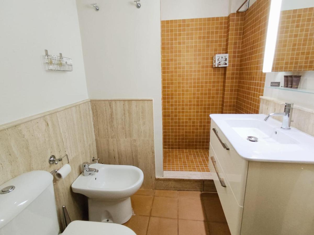 Homeyseville-Bright Apartment At Santa Cruz 4 Pax, Parking Optional Luaran gambar