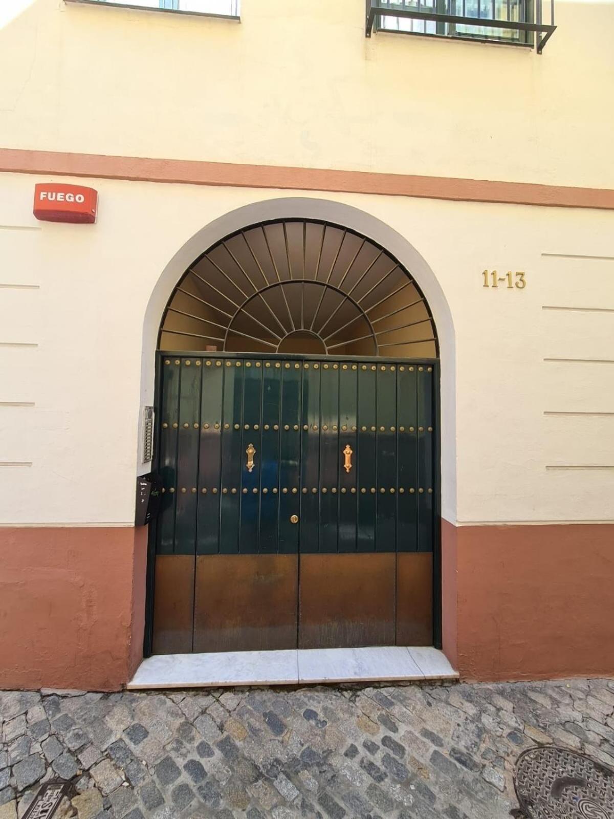 Homeyseville-Bright Apartment At Santa Cruz 4 Pax, Parking Optional Luaran gambar